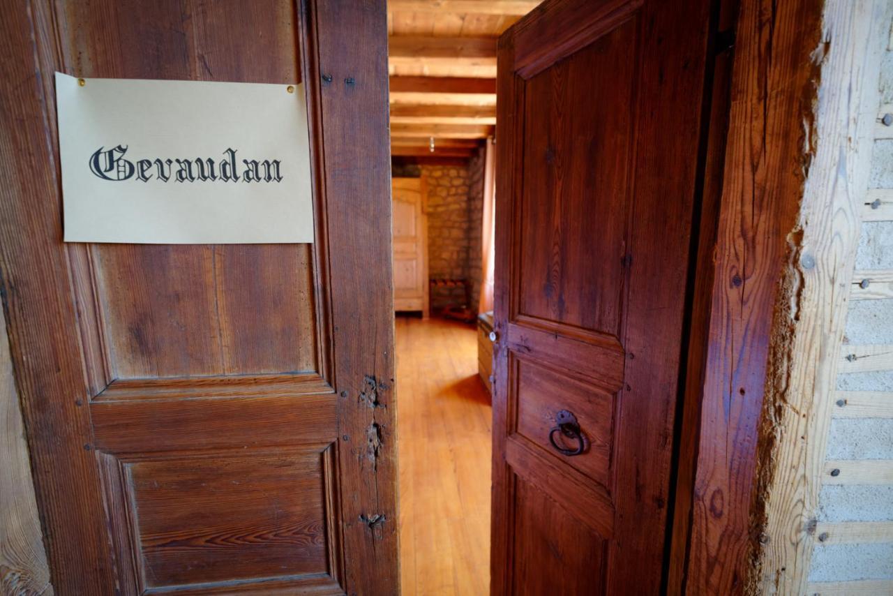 Le Petit Chateau Du Villard Le Malzieu-Forain Kültér fotó